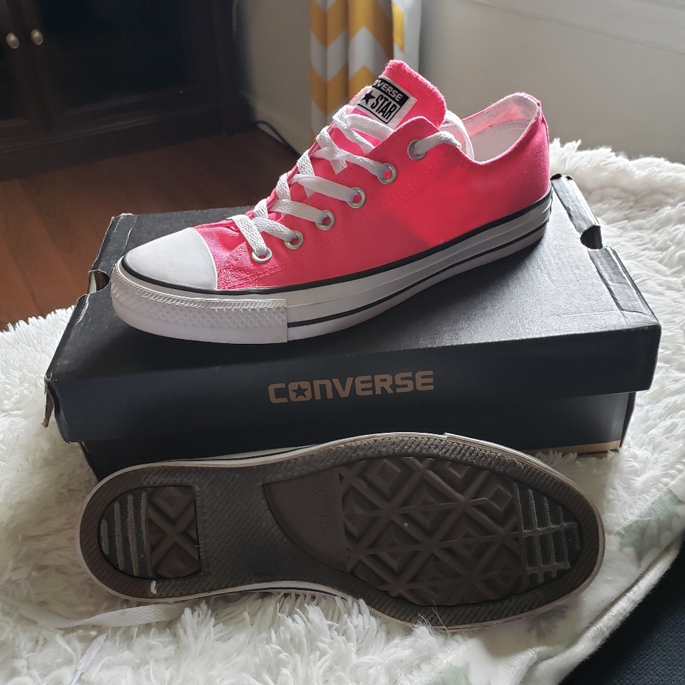 Converse sneaker
